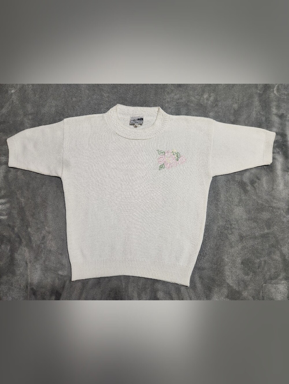 Vintage 90s Embroidered Floral White Knit Short Sleeve Sweater M